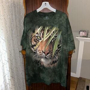 Tiger Emerald Forest King Vintage Bengal Tiger Mountain Animal Green T-Shirt 2XL